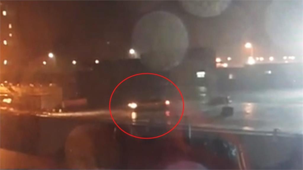 疑雨天視線差 計程車墜台中港碼頭4死1傷