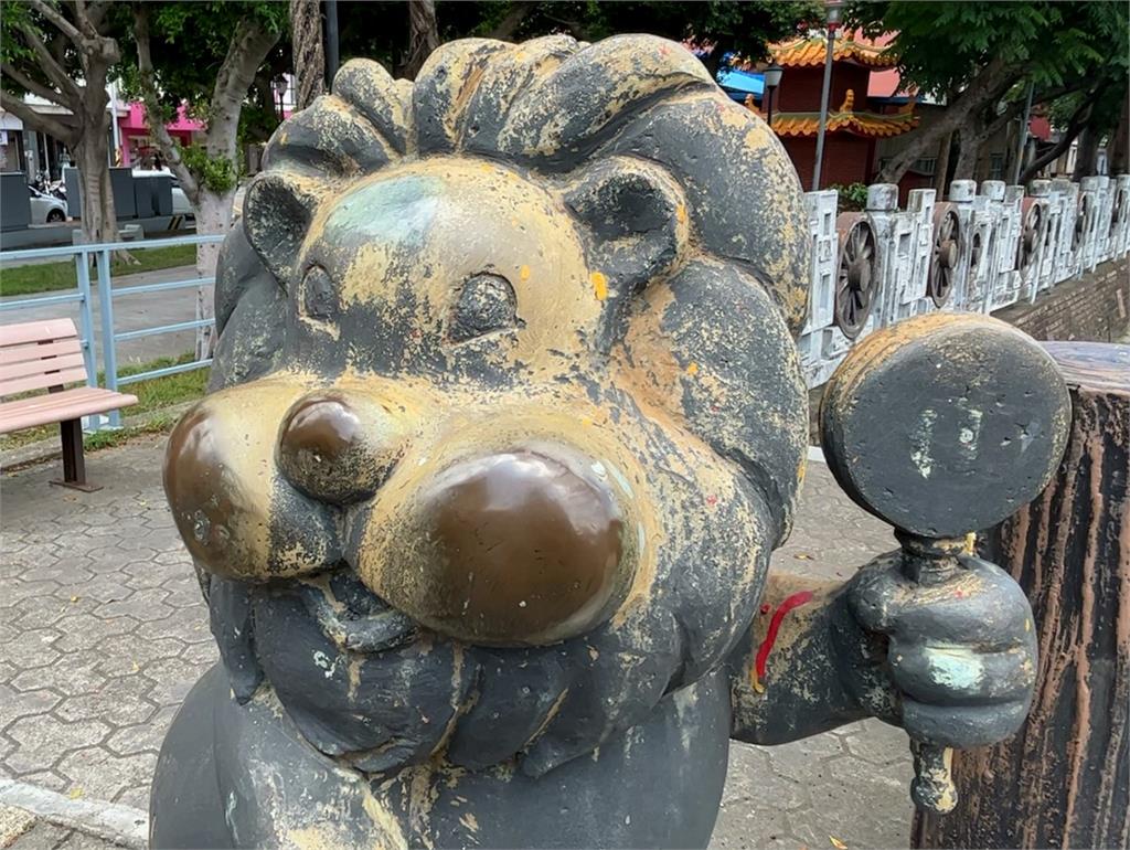 竹北翰林橋銅獅　油亮臉頰網友笑：偷吃貢丸？
