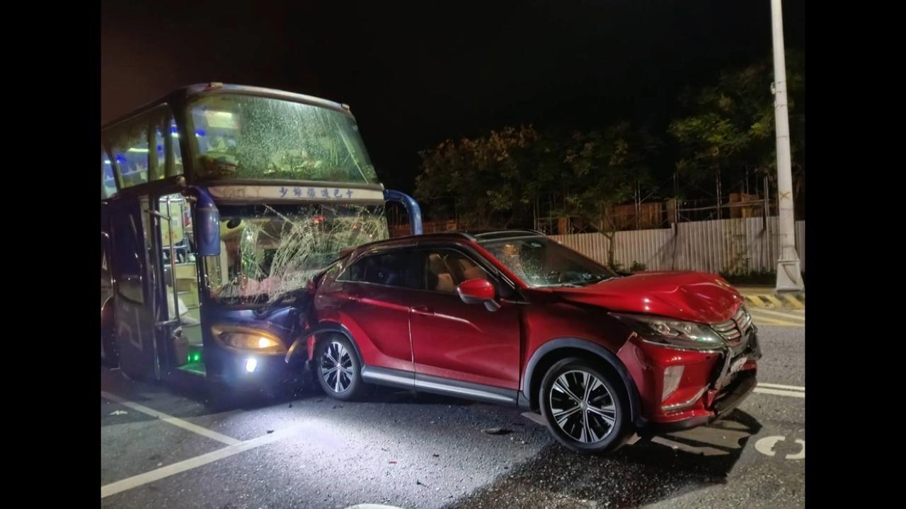 台九線三車追撞釀4傷 轎車遭遊覽車追撞再撞前方車輛