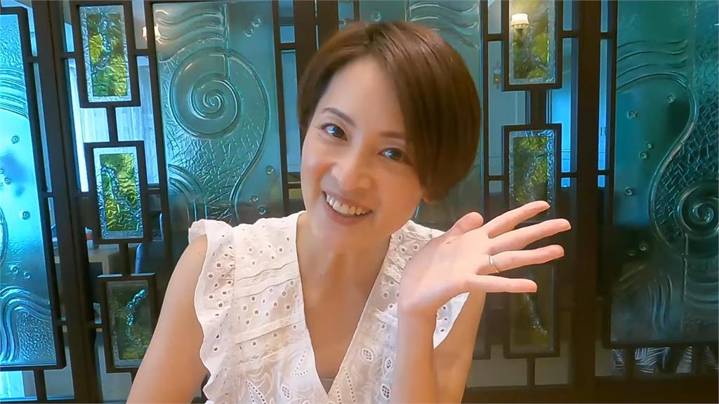 公園阿伯嚇壞她！日本藝人路跑遭「硬塞禮物」　驚問：在台灣很正常嗎