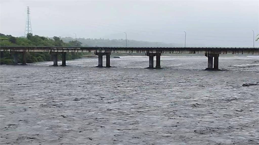 「杜蘇芮」鵝鑾鼻外海打轉　午後南部、澎湖、金門　防雨彈轟炸