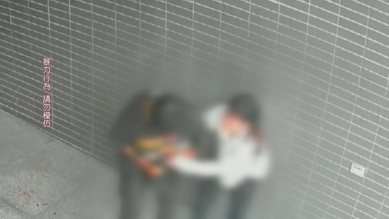 恐怖情人！　騙買房.借錢賭博　家門口談判　女遭前男友"持刀掐脖"