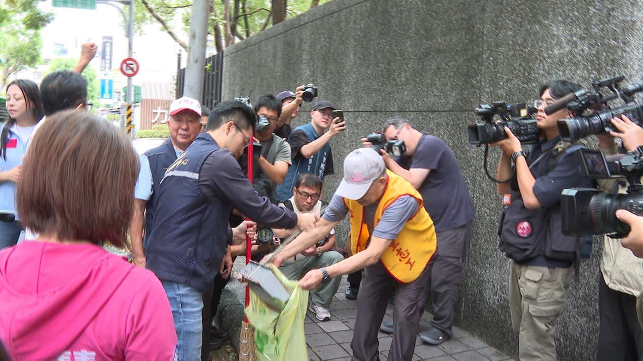 蔣萬安勘災稱「掃地要技巧」！張育萌批「講廢話」狠酸：親民變如朕親臨