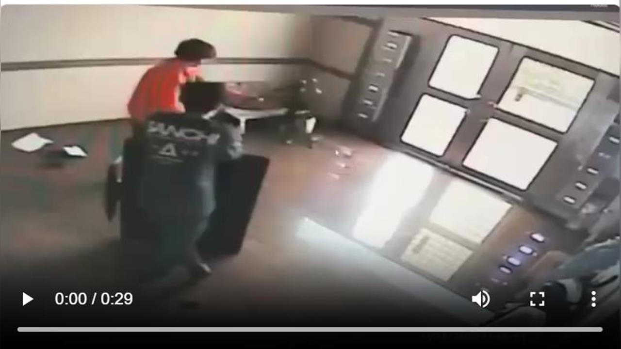 快新聞/臨時工趁無人猛打家犬「牙斷血流」 PChome急停合作發表聲明