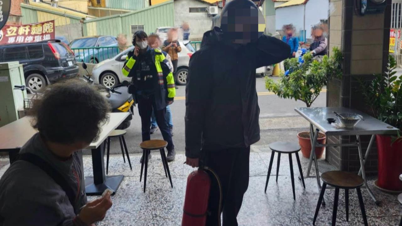 休假波麗士變打火弟兄！　外帶午餐遇火警即刻救火