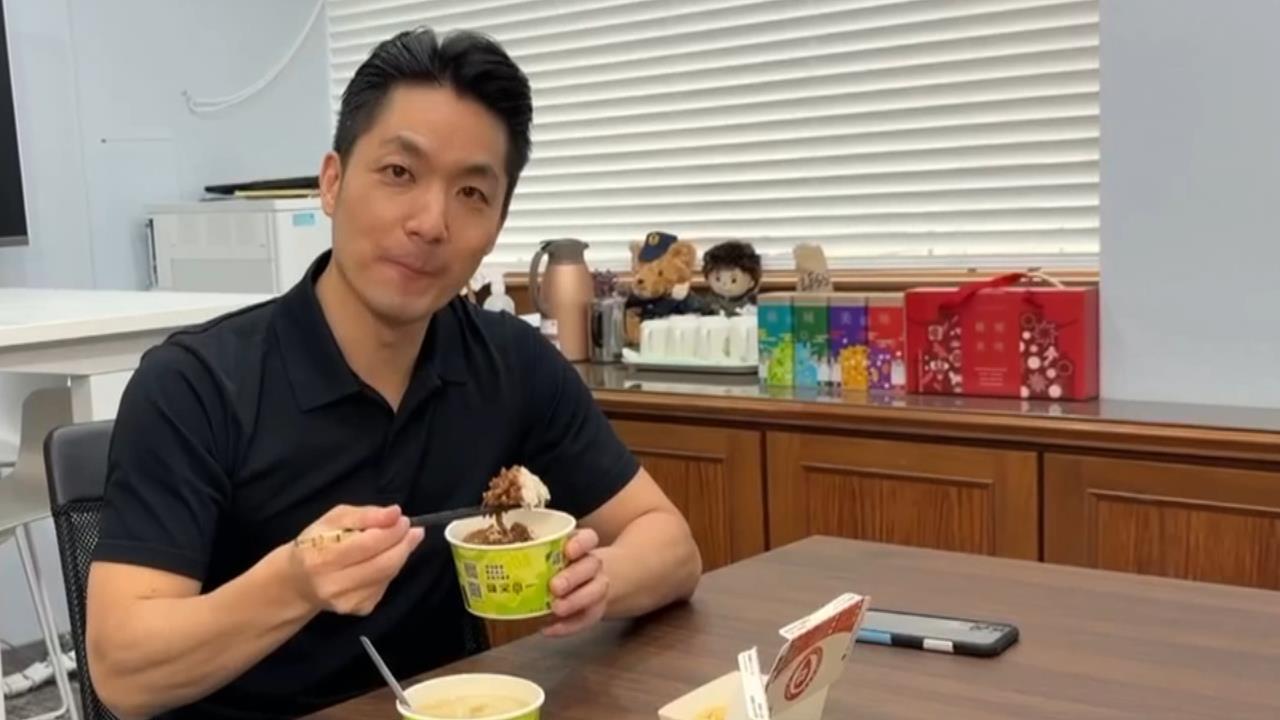 蔣萬安吃滷肉飯挺鬍鬚張　林智群酸11項市政卻沒說要負責