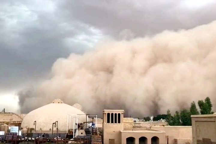 沙塵暴襲伊朗中部 城市蒙上一層黃沙
