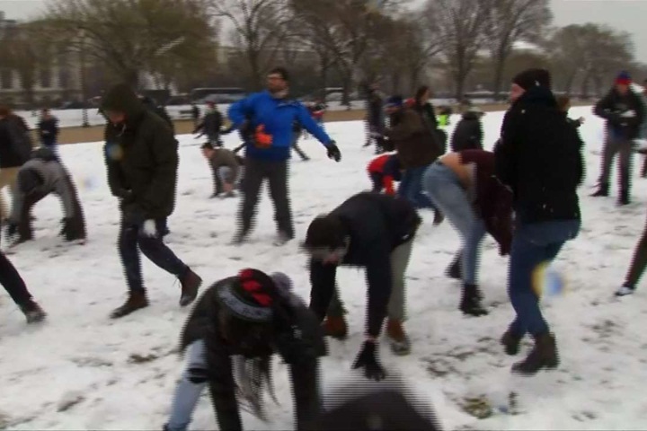 美國華府下大雪 「打雪仗」成另類運動