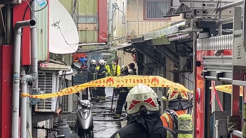 快新聞/桃園八德民宅火警! 1家3口無生命跡象急送醫搶救