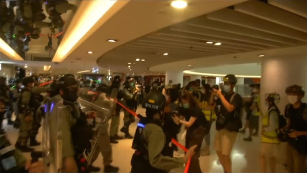 香港反送中再度上街 傳黃之鋒等人被警包圍