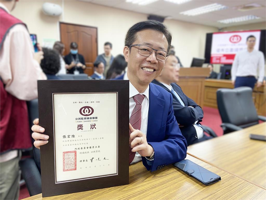 快新聞／涉嫌偽造文書！　罷免張宏陸正副領銜人移送新北地檢複訊