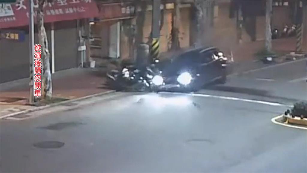 中壢酒駕男「掃倒整排機車」酒測值0.51受傷送醫