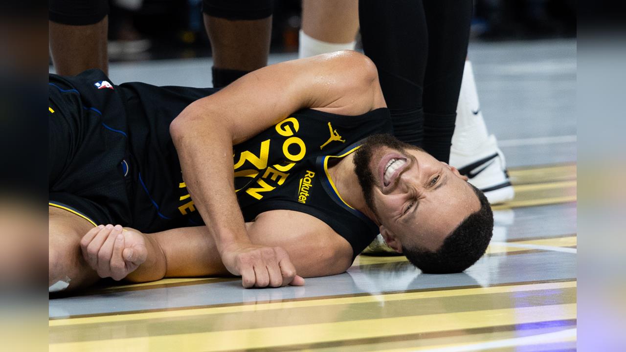 NBA(影)/勇士不妙!當家巨星「咖哩大神」柯瑞傷退 已接受核磁共振檢查