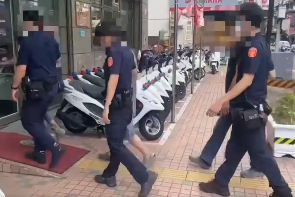 不滿被按喇叭　3惡煞拉下騎士飽以老拳被逮