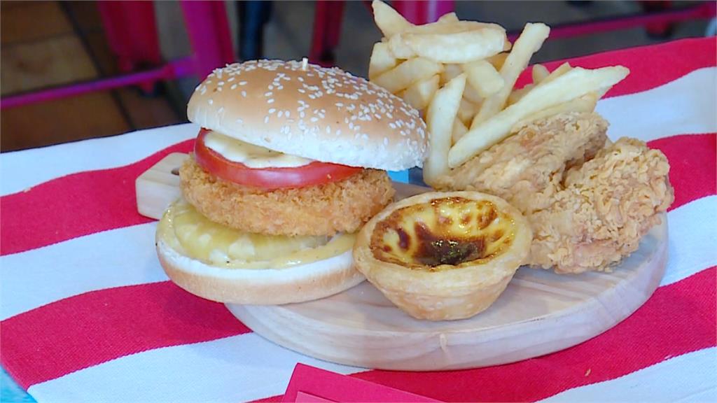 不只有炸雞、薯條！　速食店推蝦堡搶客