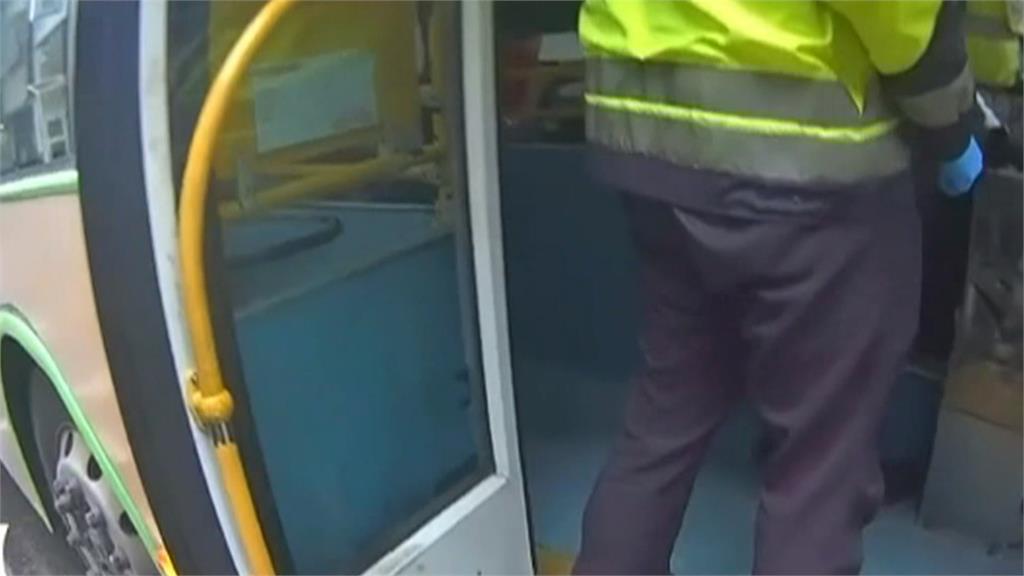 台中公車司機心肌梗塞急停　　警民合力搶救人命