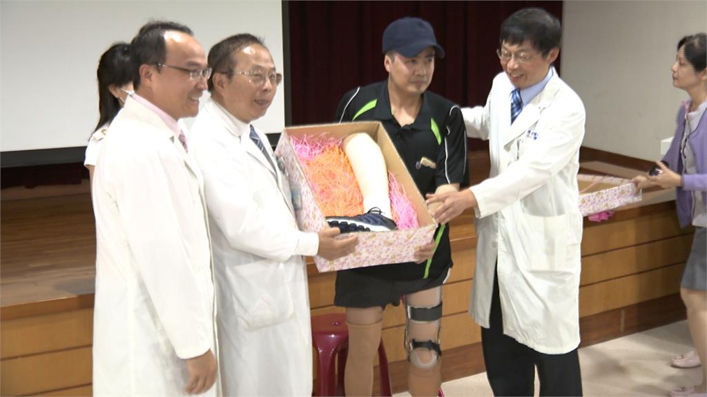 台灣醫療首例！足踝變膝蓋 3D列印義肢