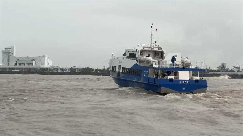 南部豪雨+海象不佳　東琉線再現「海盜船」午後全面停駛