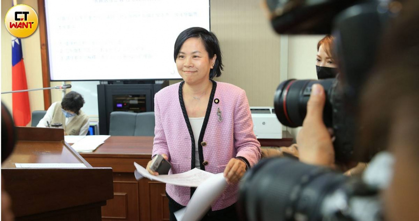 憂李貞秀連環爭議恐成「票房毒藥」　基層曝服務處電話被打爆：年底還要選