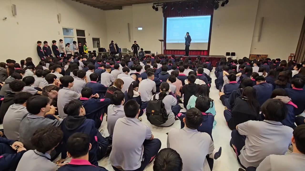 警惕無照上路！　基隆監理站結合VR讓學生「體驗上路」