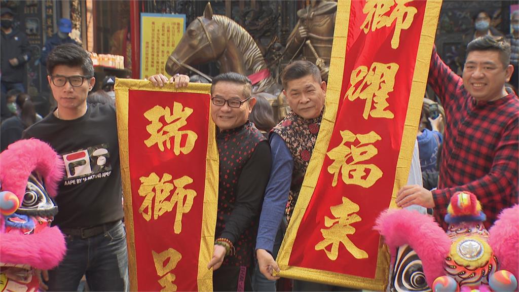 瞄準選戰 許效舜基隆廟口寫春聯！蔡適應反酸：疫情辦活動不妥