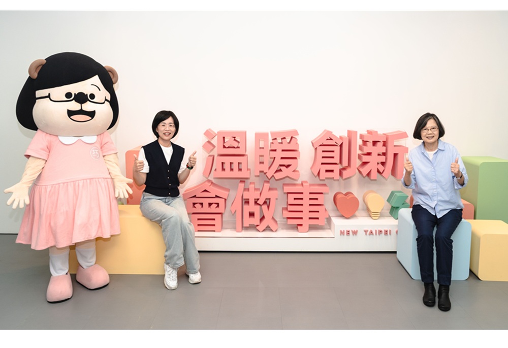 蘇巧慧邀開箱競辦　蔡英文笑稱： 她唱歌真的比我好聽