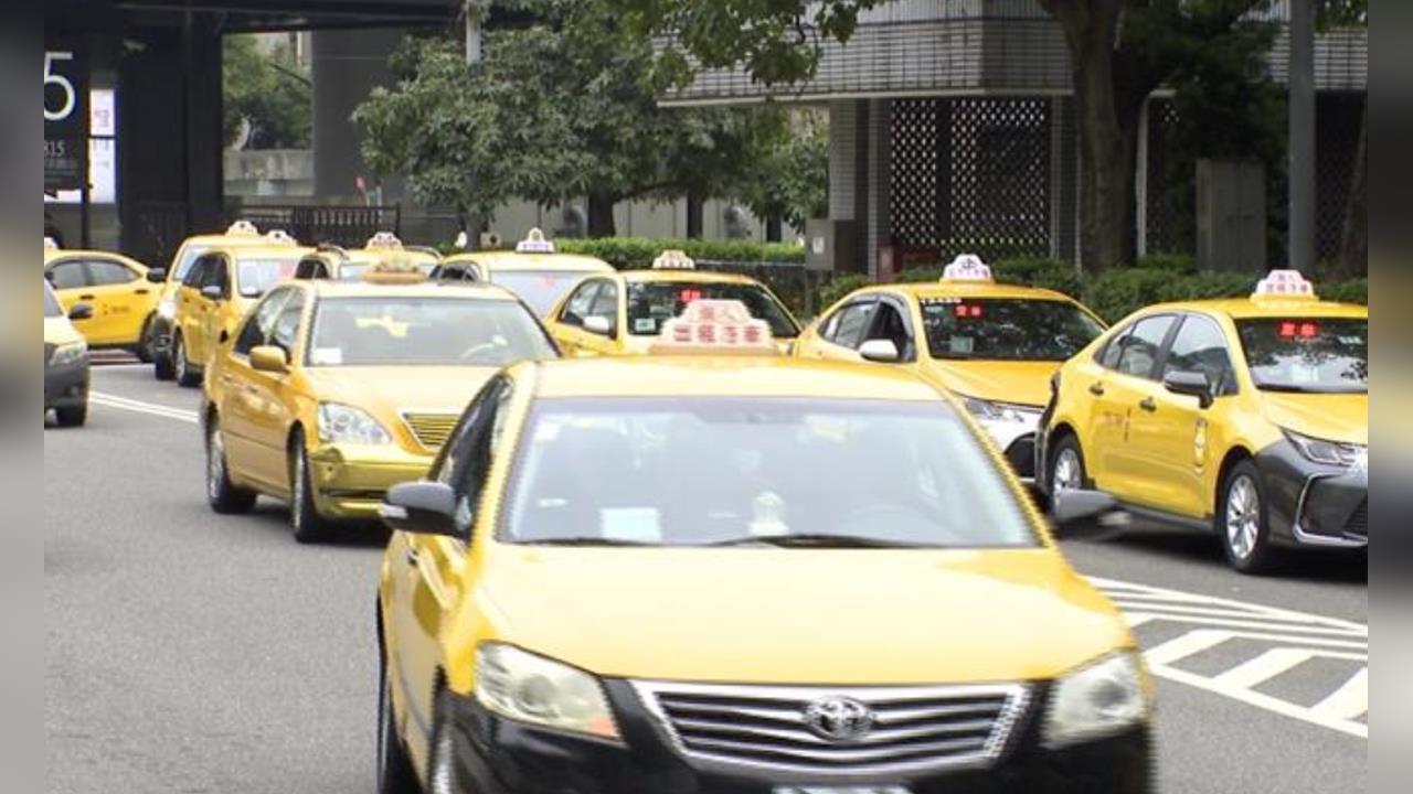 新北女乘客「伸手侵犯計程車司機」噁喊:我陪你睡!他忍辱硬撐「載至目的地」急報警