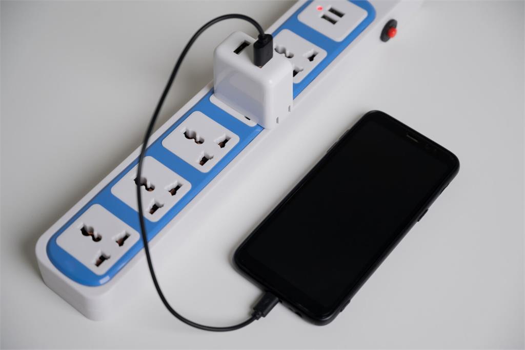 手機也想長命百歲？7個充電密技讓電力衝勁十足