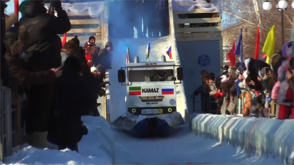造型特色十足！俄羅斯創意雪橇賽登場
