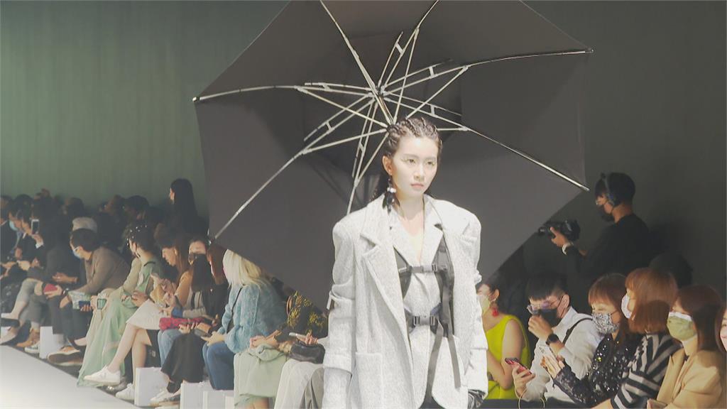 台北時裝週盛大開幕　 廢物利用展現機能時尚