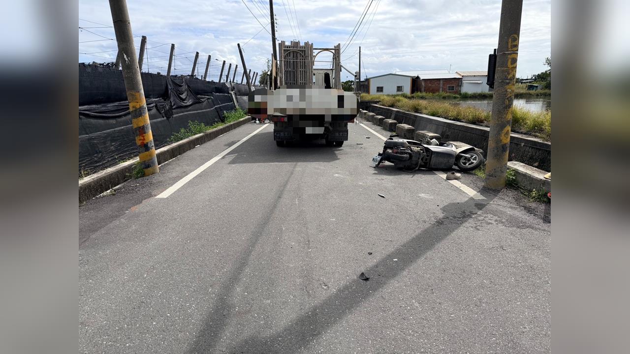 快新聞／台東機車擦撞貨車　65歲騎士「噴飛灌溉渠」傷重身亡