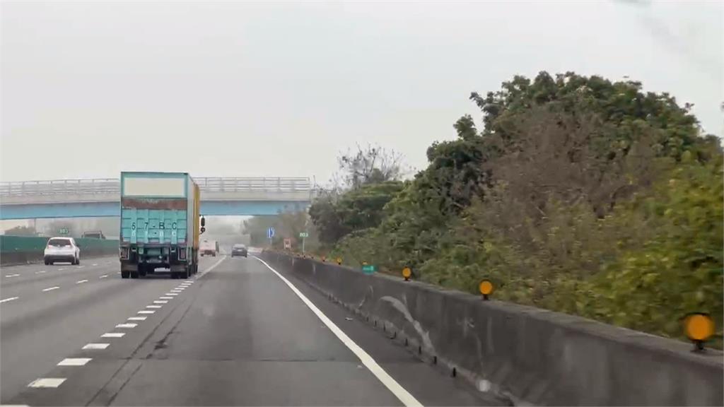 國1彰化段休旅車突停外側車道　駕駛忍不住「小解」險遭撞