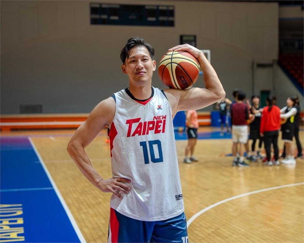 無礙逐光　聽障國手吳啟道用籃球走出寂靜賽場新北