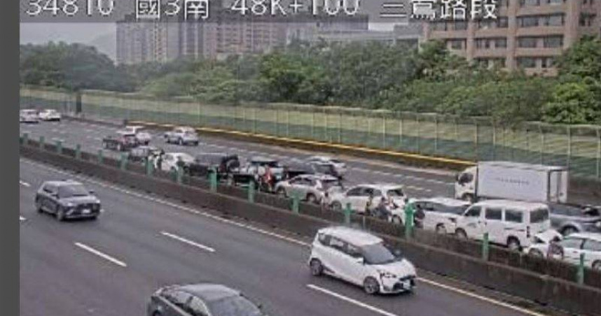 國3北向三鶯交流道「9車連環追撞」　內側車道遭佔用釀回堵