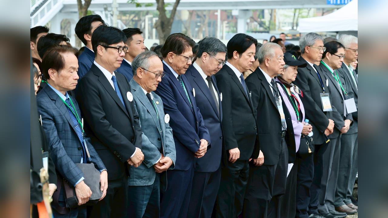 快新聞/陪同賴總統出席228紀念儀式 陳其邁:撥開威權迷霧「讓陽光照亮台灣」