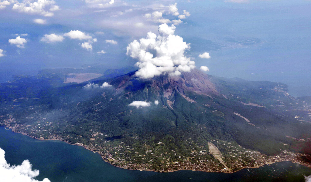 日本鹿兒島「櫻島火山」噴發　火山灰煙直衝3000米