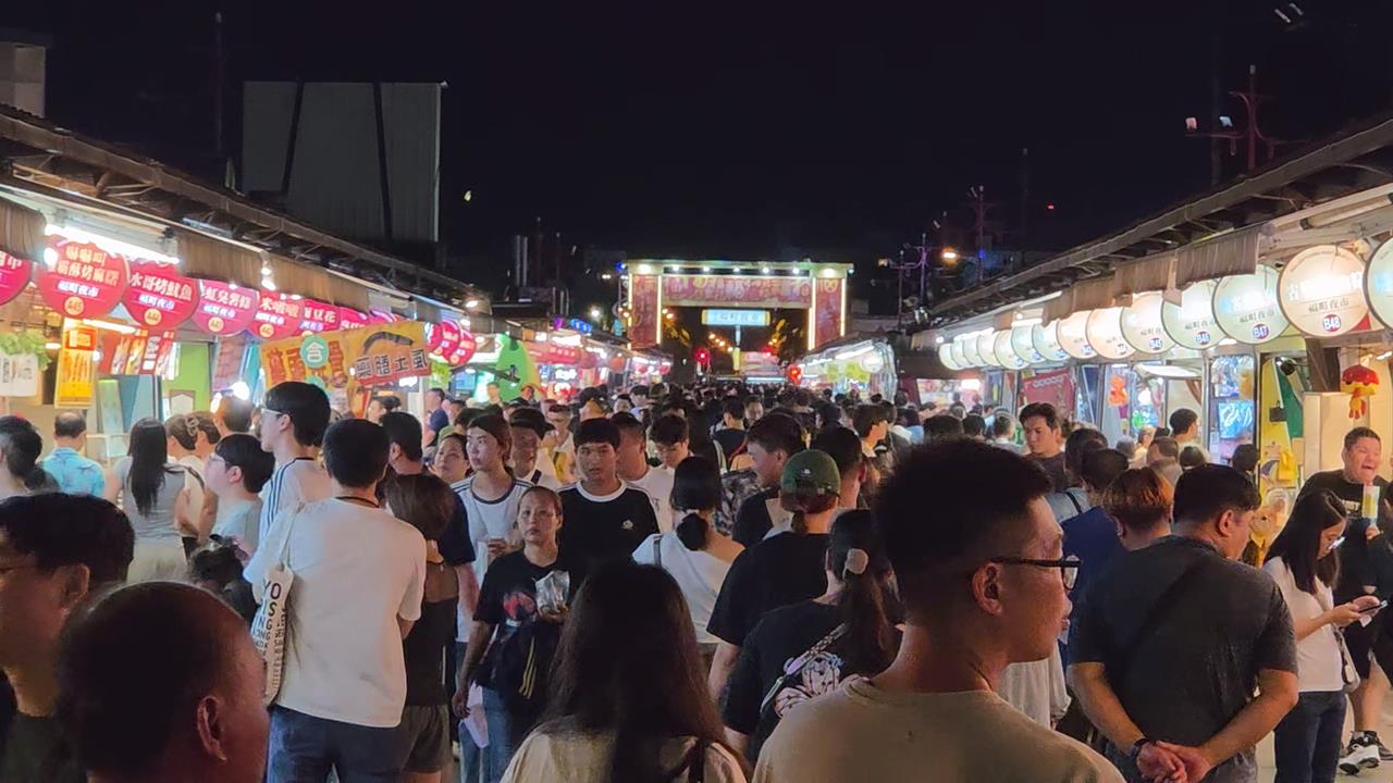 花蓮觀光復活！中秋連假遊客回流　東大門夜市單日破兩萬人