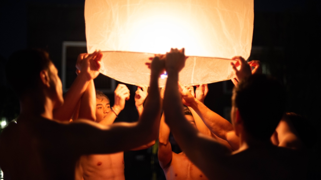 《誰在看著我們》演員全裸放天燈!警察到場盤查 驚險過程全曝光