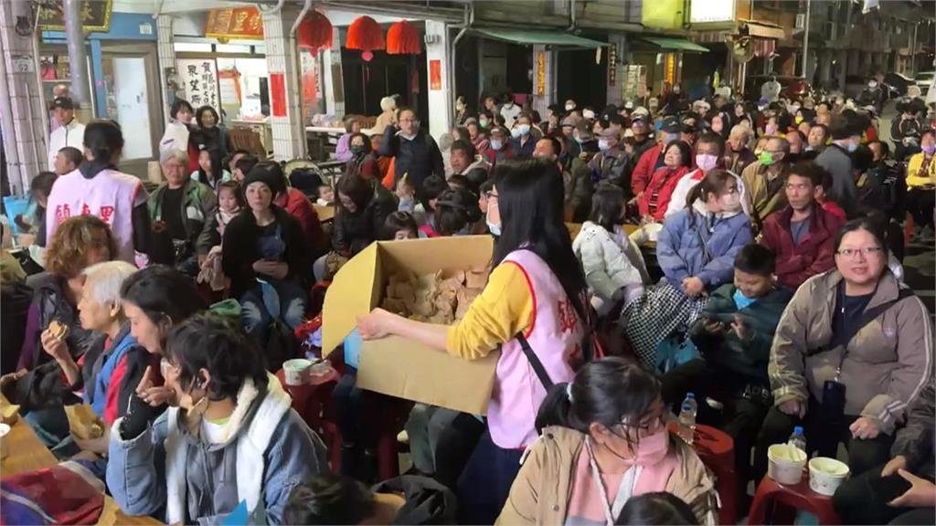 元宵節將至! 高雄鎮東里連續27年封街烤山豬