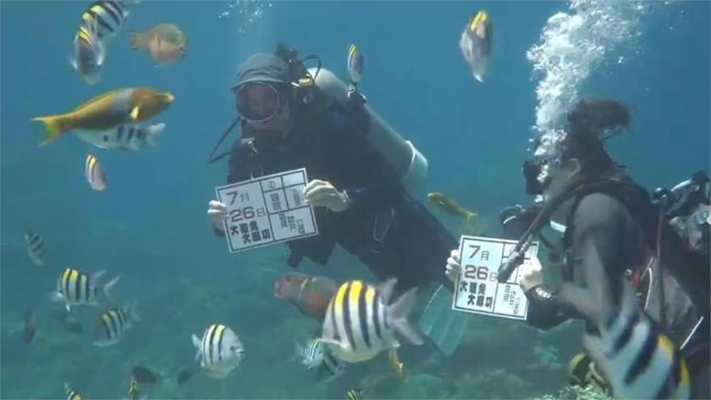 大罷免海戰來了!綠島潛水客舉自製看板 宣傳投同意票