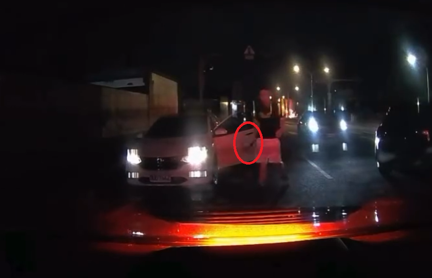 中壢砍車怪人？男被按喇叭「當成戰鬥邀請」持刀砍對方車窗