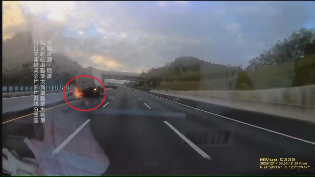 國道駕駛疑疲駕自撞噴火花　台１３線汽車墜橋下女駕駛手脫臼