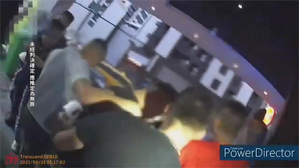 高雄酒吧客人爆衝突　撂友人助陣！警噴辣椒水制止