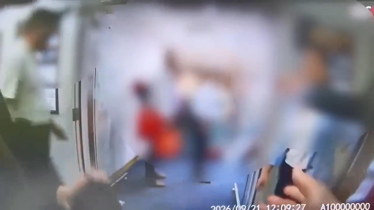 快新聞/埋伏人壽公司3小時砍人!北市業務員身中10多刀 凶手晚間遭聲押