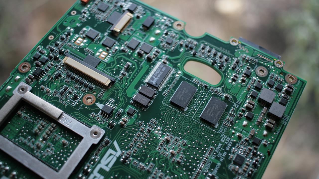 半導體競爭激烈!中國國營高管坦言:整體技術「落後全球約5-10年」