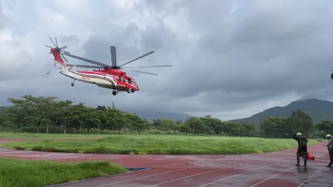 墾丁探勘遭虎頭蜂襲2死1傷　搜救人員救出受傷女