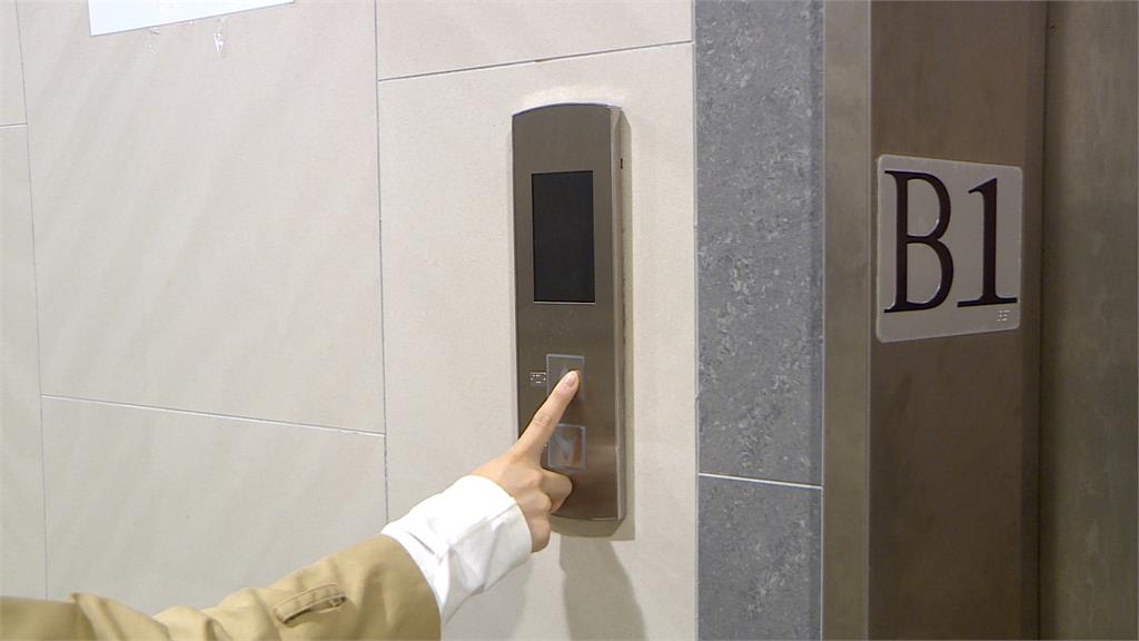 北市廣慈社宅電梯遇水罷工　住戶崩潰：要爬23樓