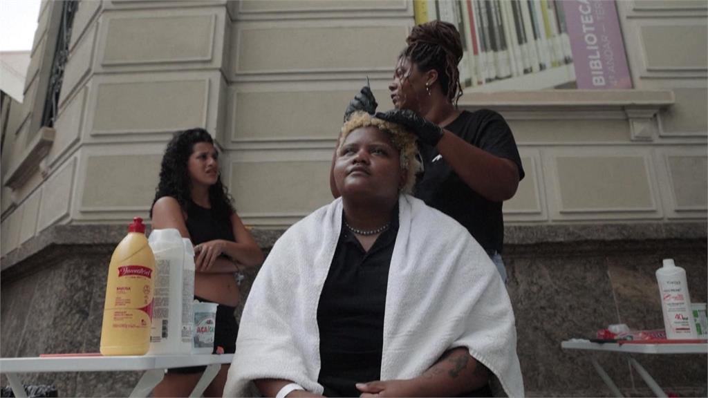 「免費漂白髮」擁抱多元文化　<em>巴西</em>藝術家對抗髮型歧視