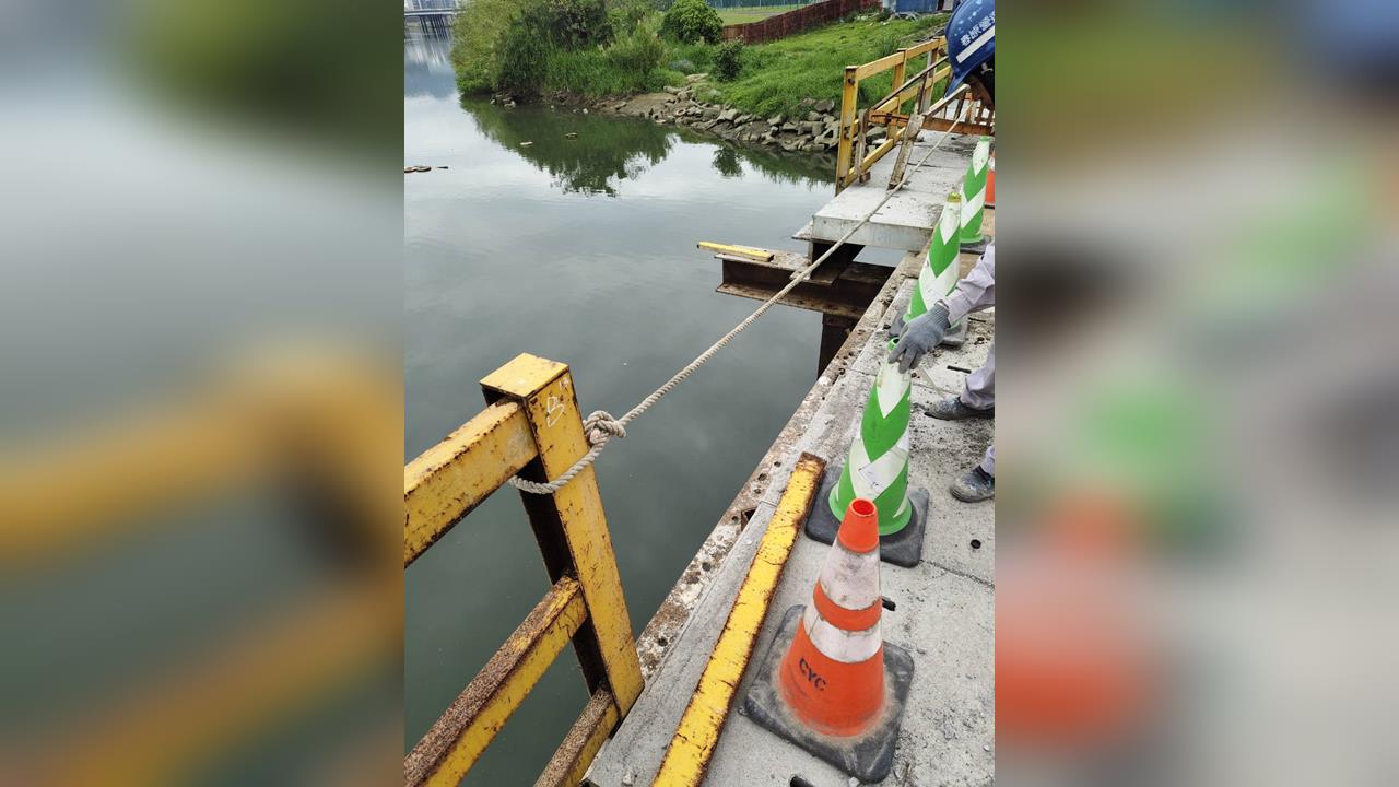 民權大橋工安意外！　工程夫妻檔「連人帶車」墜基隆河1命危