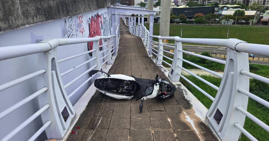 新北大橋死亡意外!機車從橋上噴飛 44歲男自撞護欄亡